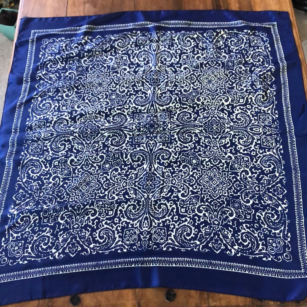 3/$20 True vintage scarf